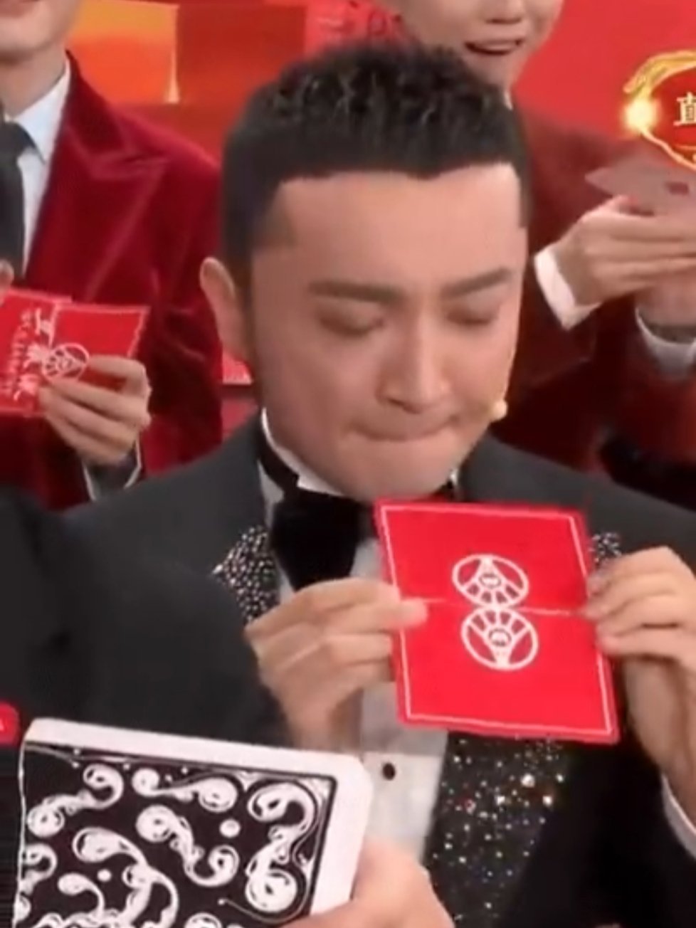 #尼格买提说自己三天没笑过了#实在忍不住 一刷到就想笑，以后每年看春晚估计都会想