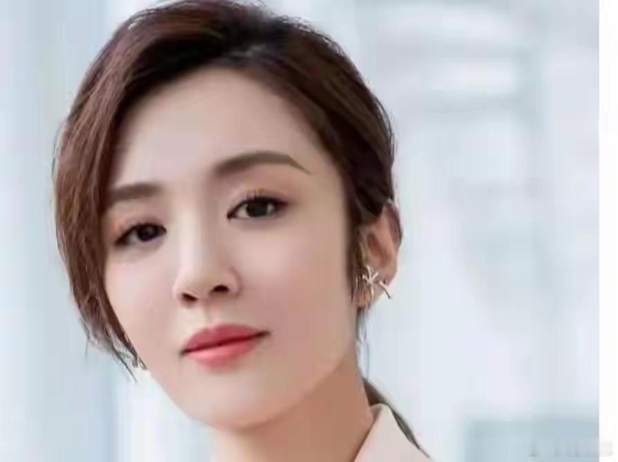 近日，演员王晓晨被拍到与俞灏明的父亲单独聚餐，相关画面在网络上迅速传播，引发网友