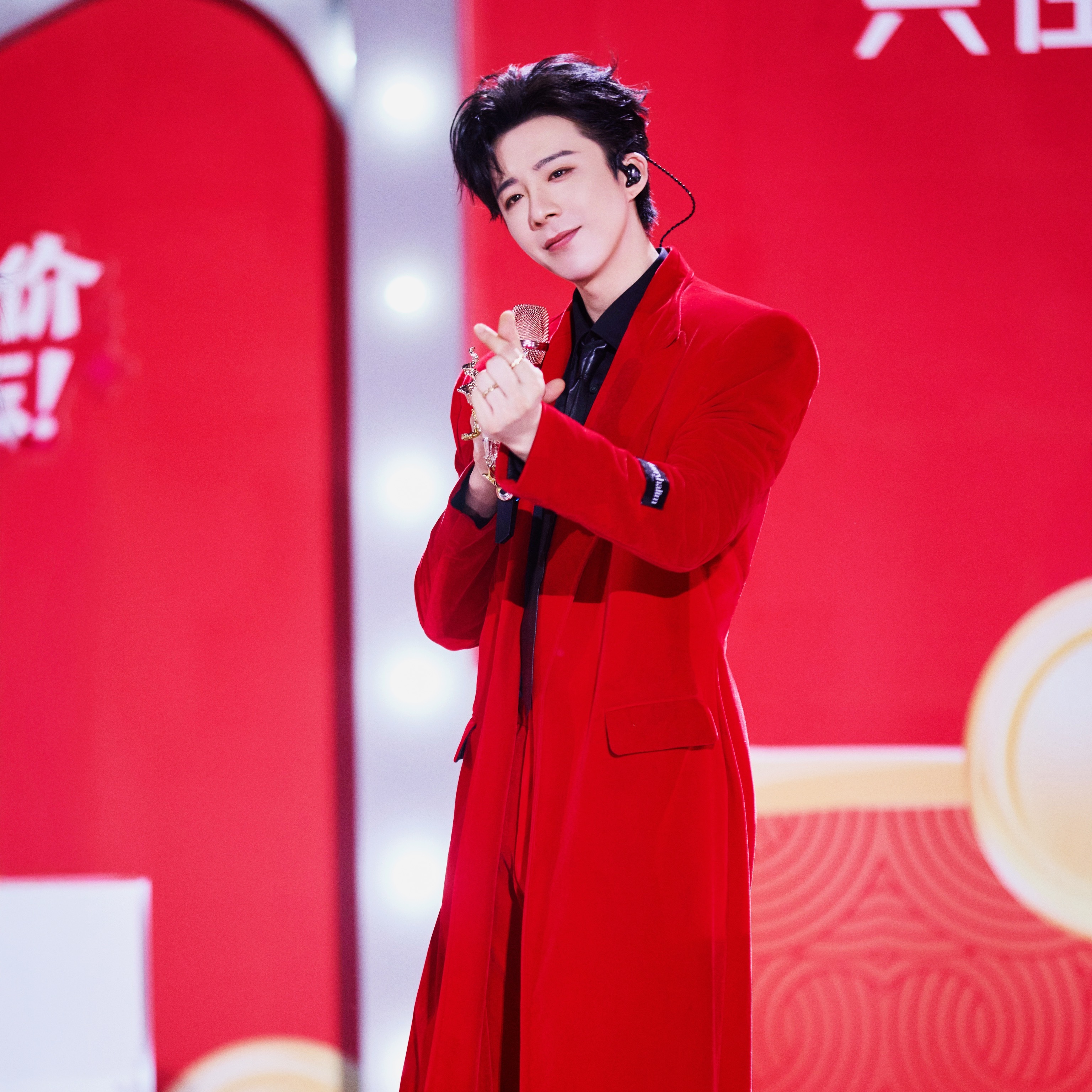 摩登兄弟  宇宁是不是应该到巴黎了希望小宝玩得开心！刘宇宁