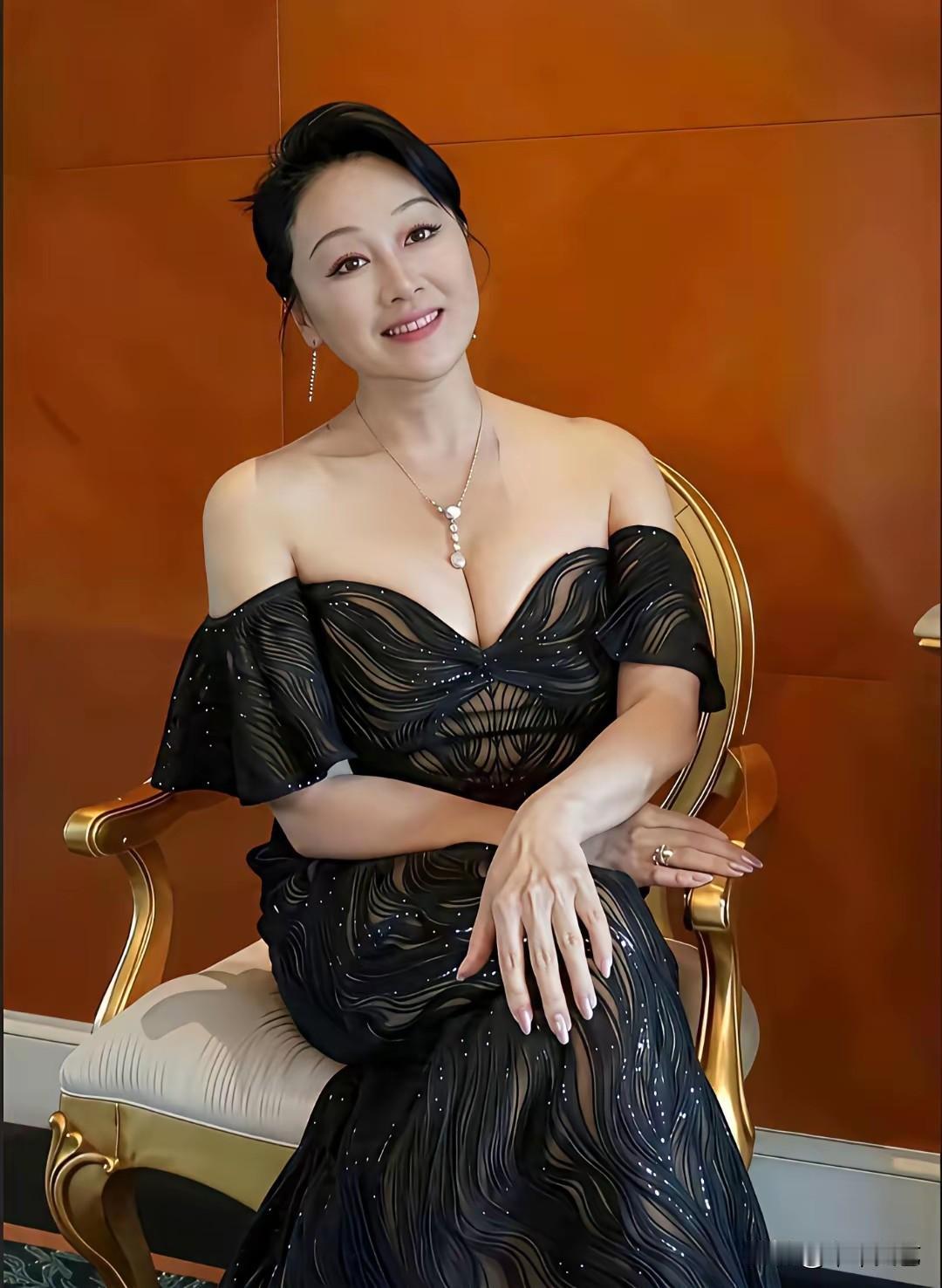 岁月从来不败美人，她是谁？看着如此眼熟。