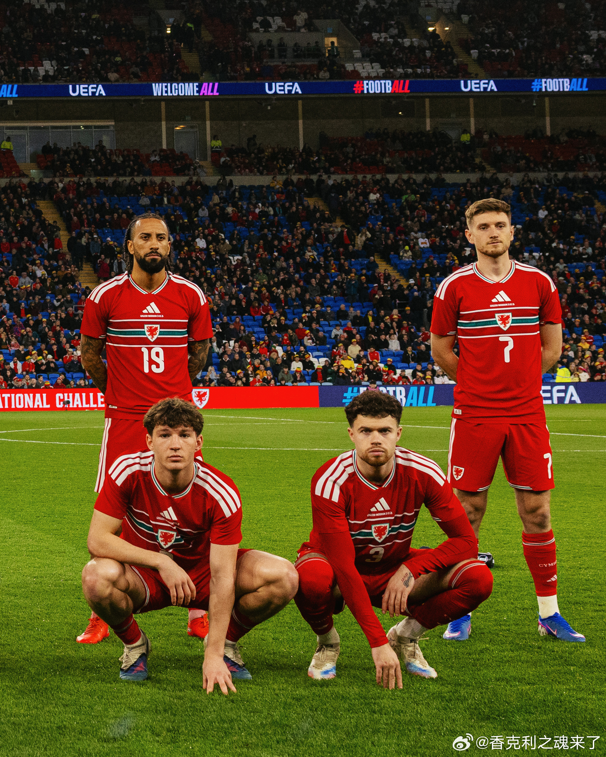 威尔士的首发站位还挺怪的啊，库马斯代表威尔士首发了，当然里面还有威尔森和小威廉姆