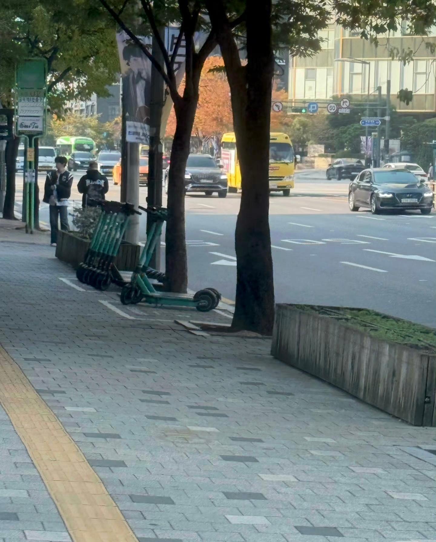 好羡慕[抓狂][抓狂]路人坐公交偶遇章昊 ​​​