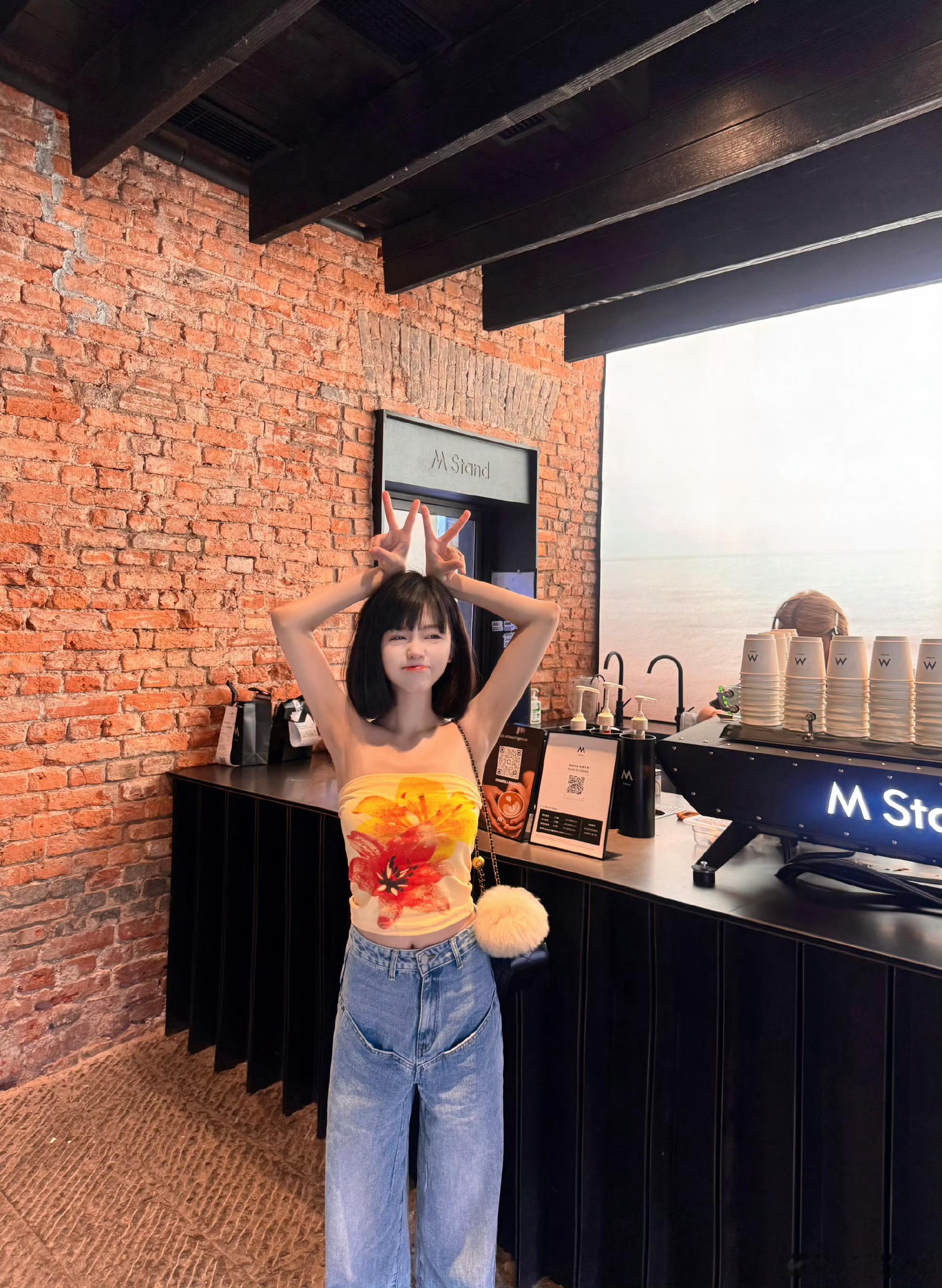 行了别再爆了，听我一句劝，睡吧明天起来好接受各大艺人的律师函，我不允许你睡不饱我