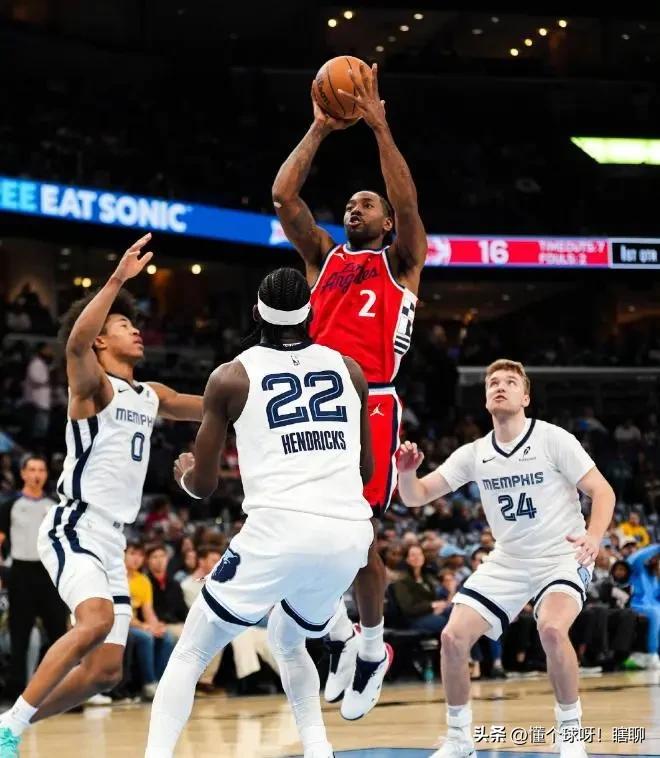 快船真是一支神奇的球队
昨天被马刺20几分大逆转
今天就18分逆转灰熊
今天快船