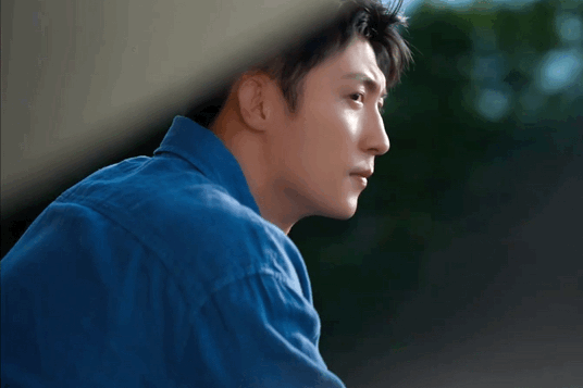 黄景瑜好适合说情话的声音 期待许久的《明川有知夏》圆满杀青，杀青特辑质感绝佳，黄