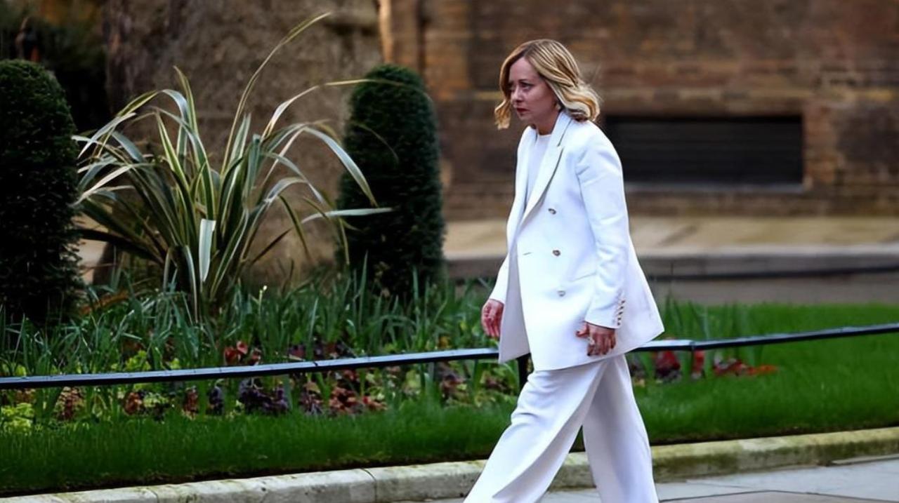 意大利站队了，向全世界宣布：以色列若继续屠杀平民，会让他好看！

意大利总理乔治