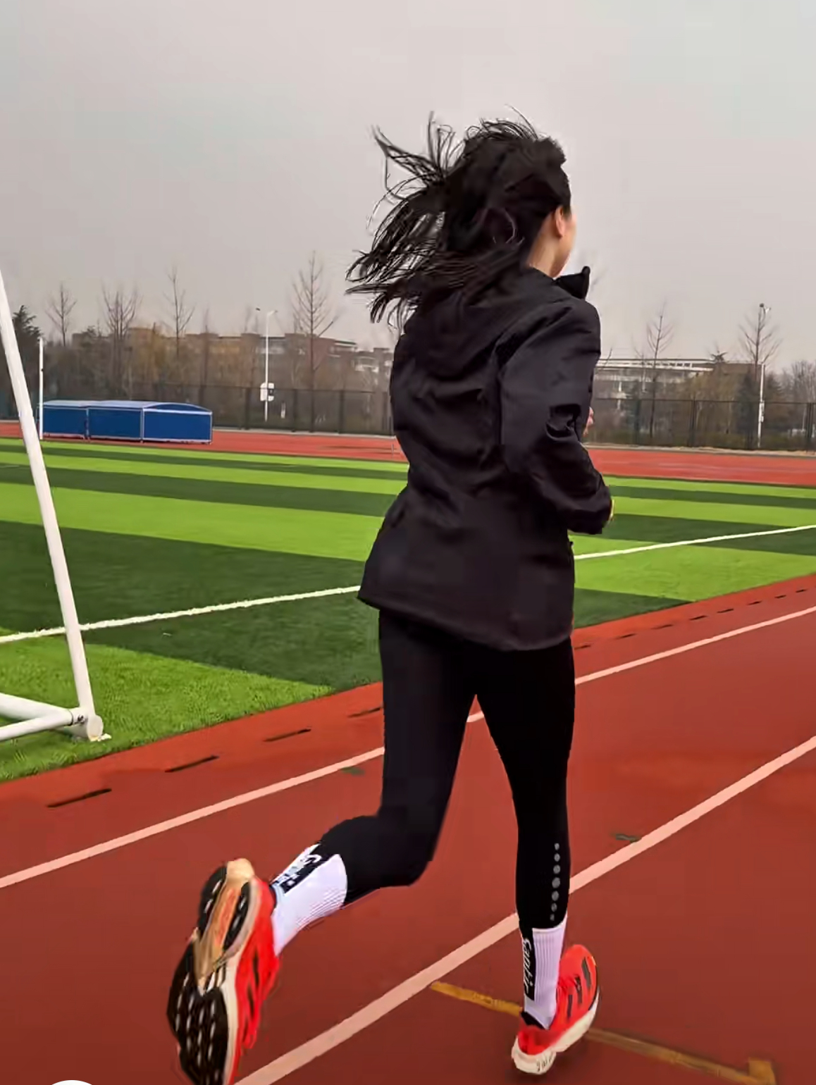 开学焕个新人设 跑步真的是开学焦虑的“天然解药”，比吃啥都管用，还清爽、不胖、立