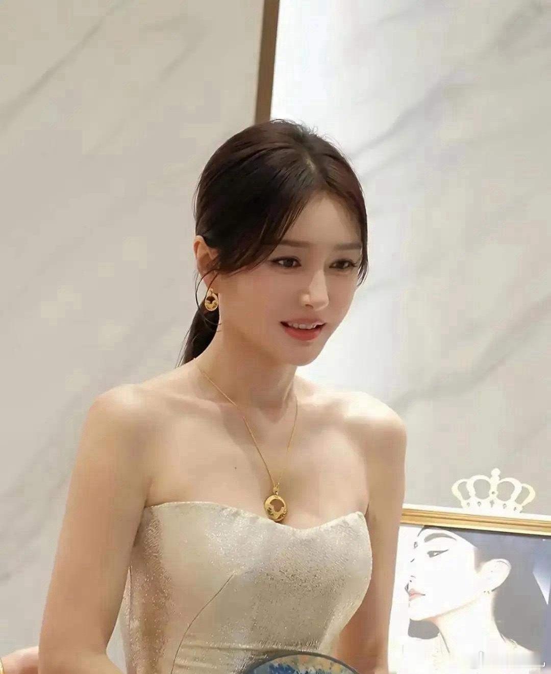 1.秦岚已经不愿意再参加真人秀综艺，在客栈遭遇河堤的魔鬼提问和不舒服文学，她才晓