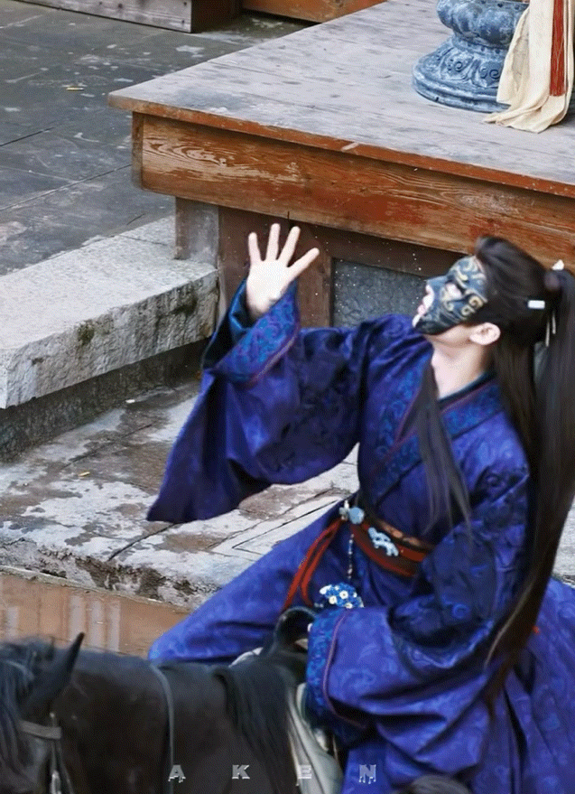 哈哈哈哈哈好可爱，打了套拳（cr📕Aken王鹤棣