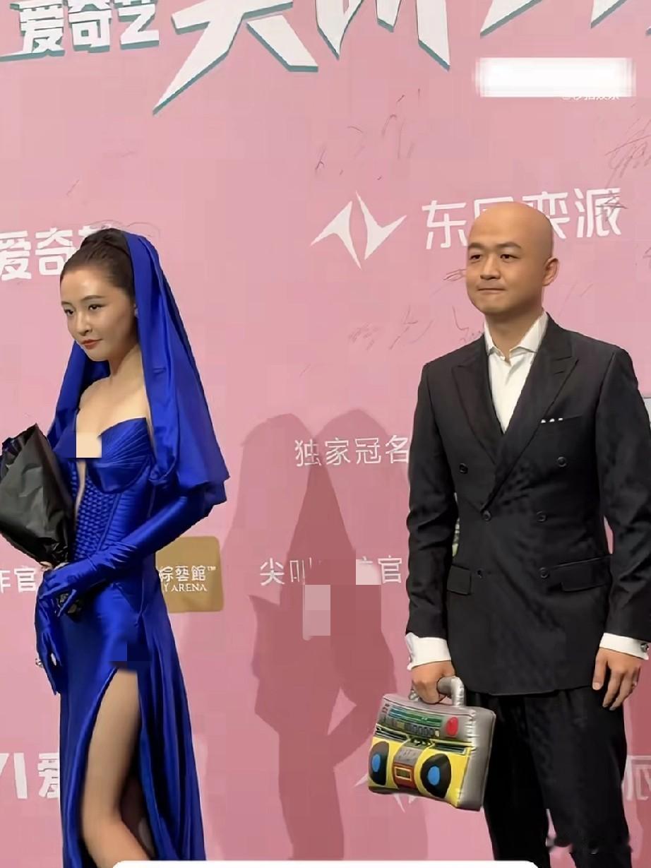 包贝尔黑西装