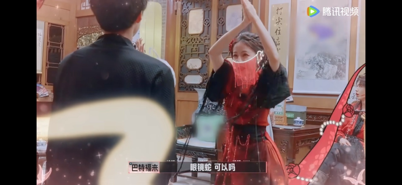 娱乐[超话]迪丽热巴用黑曼巴姿势跳舞迪丽热巴cos眼镜蛇[开学季][开学季][开