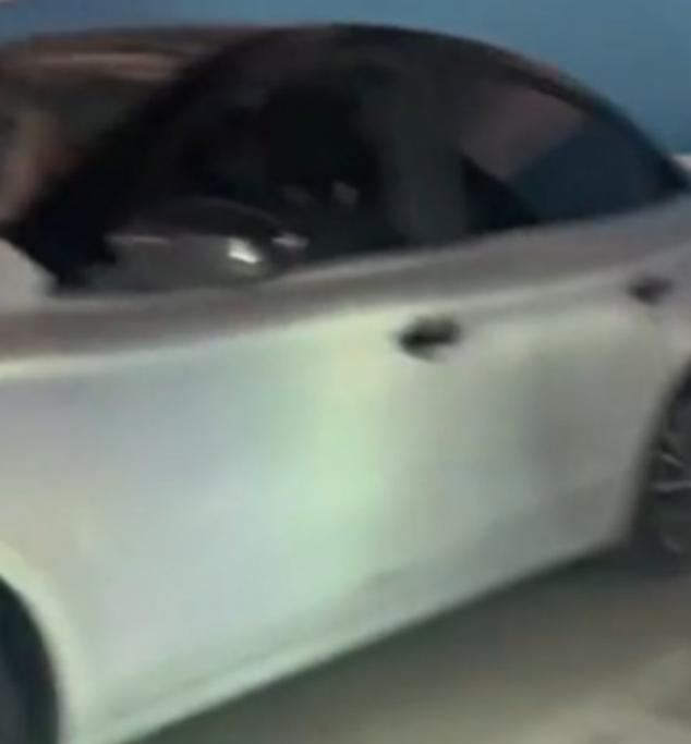 一对夫妻叫代驾，师傅故意把车停歪，抛出“你自己挪还是再下单”，百分百诱导酒驾风险