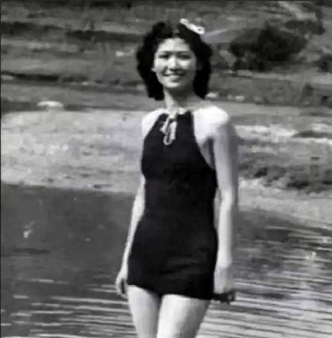 1914年，31岁的阎锡山，娶了14岁的小妾，洞房之夜，阎锡山对小妾说：“你躺下