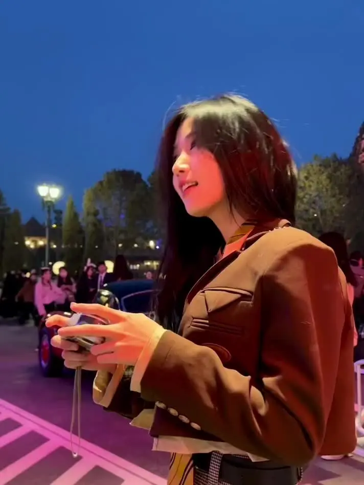 这些年最大的变化就是 曾经自以为不会失去的东西 多数都不见了.
