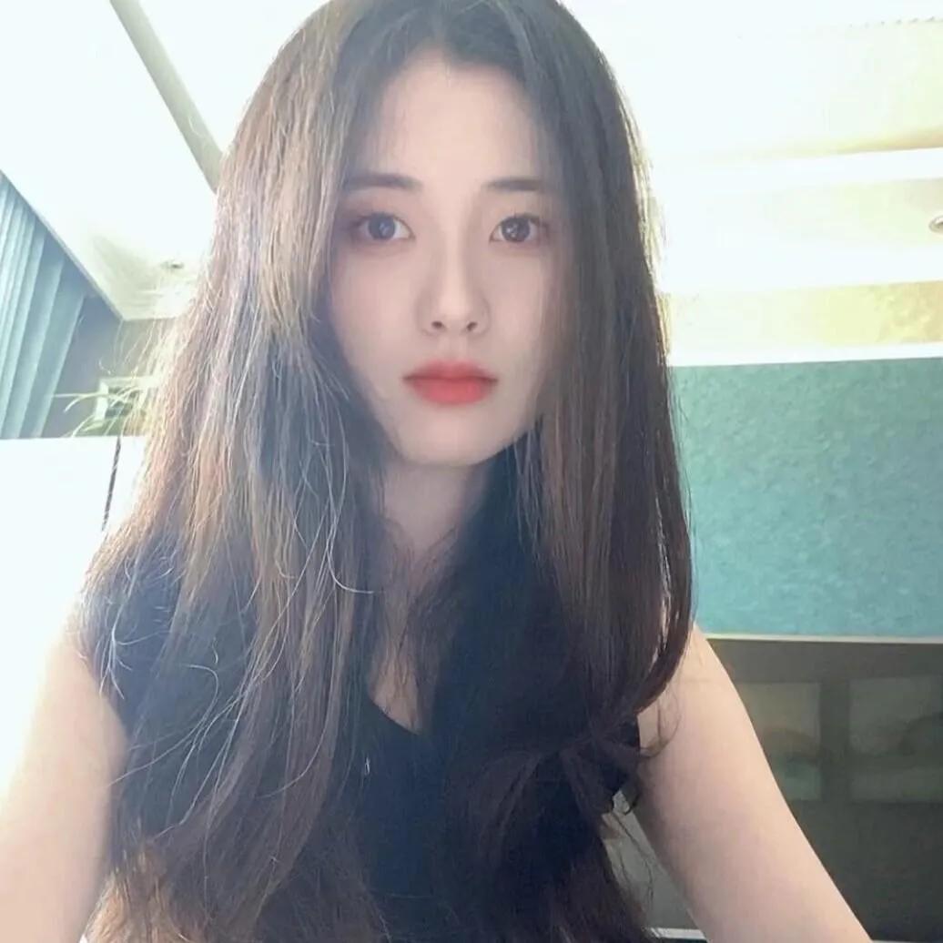 红唇美少女，复古风情扑面而来！💄💋