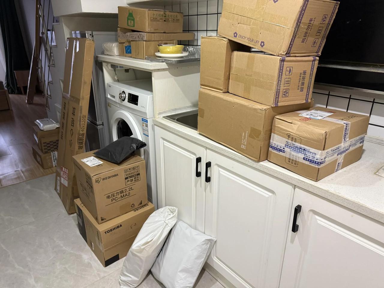 35岁，离异无孩，现在的我强得可怕！
离开时，除了私人物品，我什么都没带走。我把