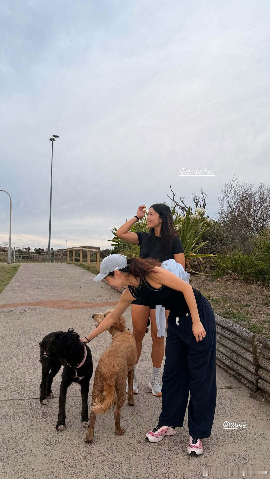 迪亚兹和张安、Jessie的度假时光🏄♀️ 