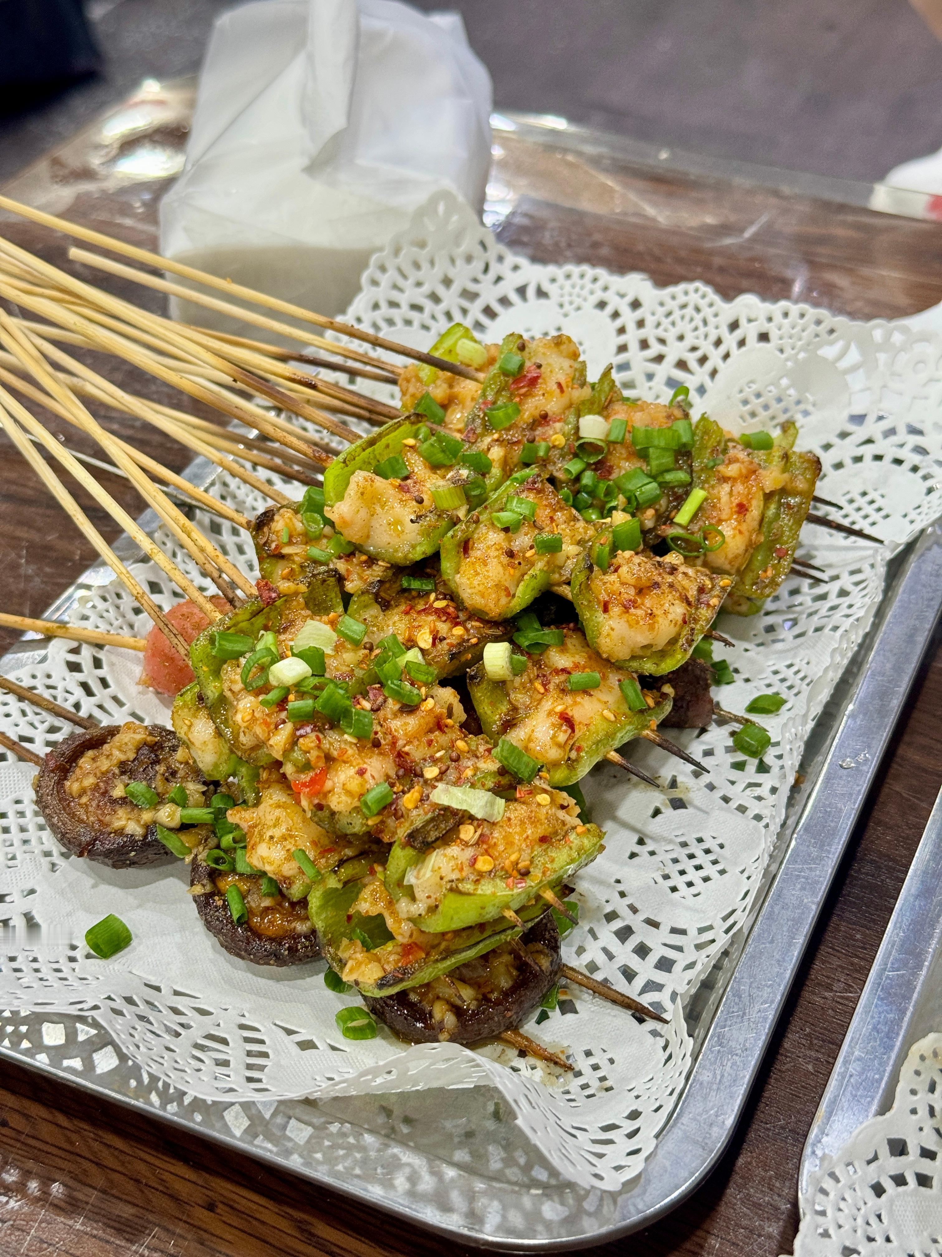 重口味的一家烧烤店，虾滑巨好吃😋 ​​​