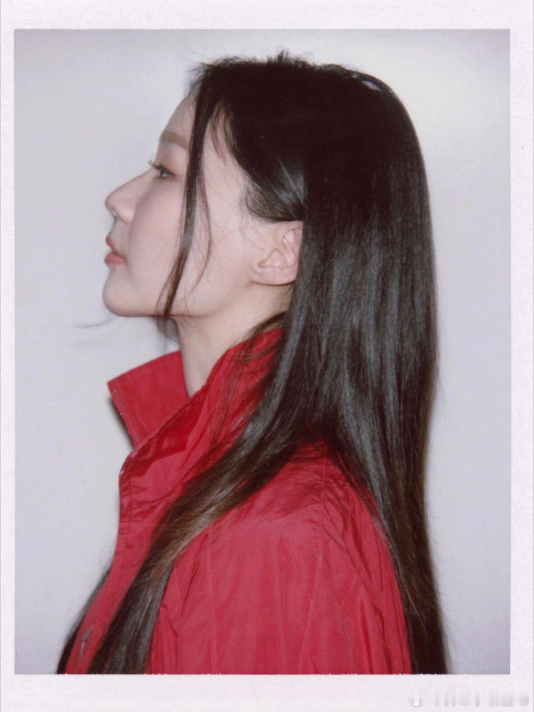 金靖你还是没改永远会为故事结局emo的金靖太可爱了，把角色当成亲手养大的玫瑰，舍