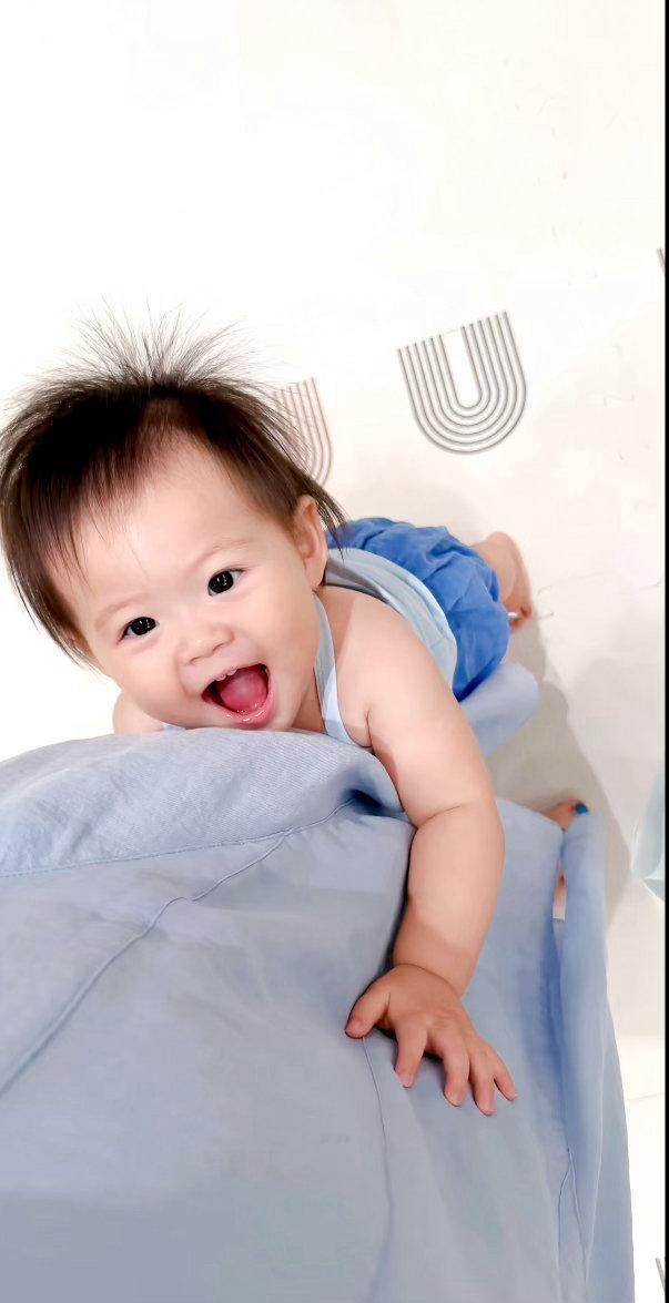 我真的超喜欢这个小孩啊 ​​​