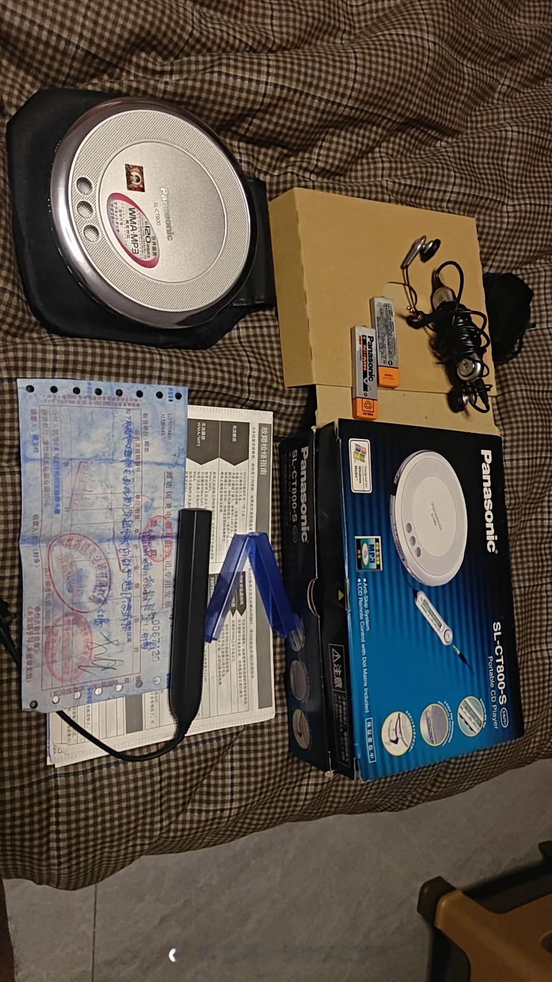 他们还在用录音磁带机作为打碟机，90年代的产品，磁带录音机，当年我🈶两个随身听