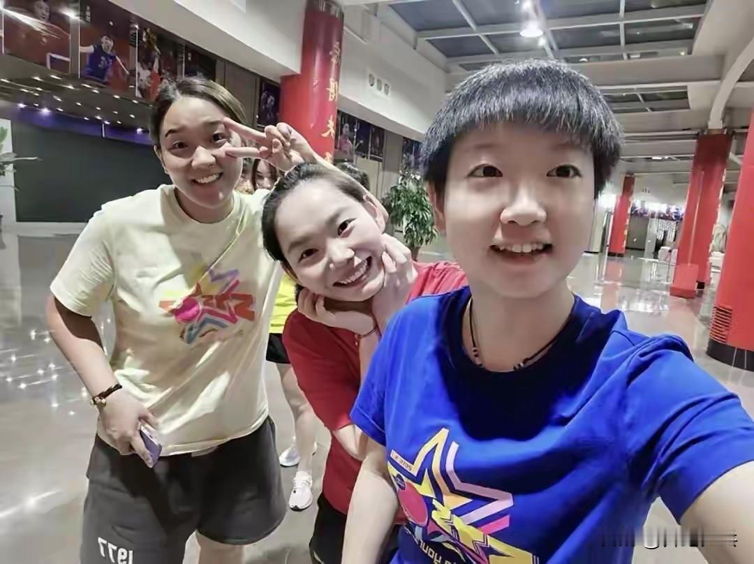 孙颖莎之所以强大，除了天赋外，个人的努力至关重要。当然，在此基础上，教练的指导和