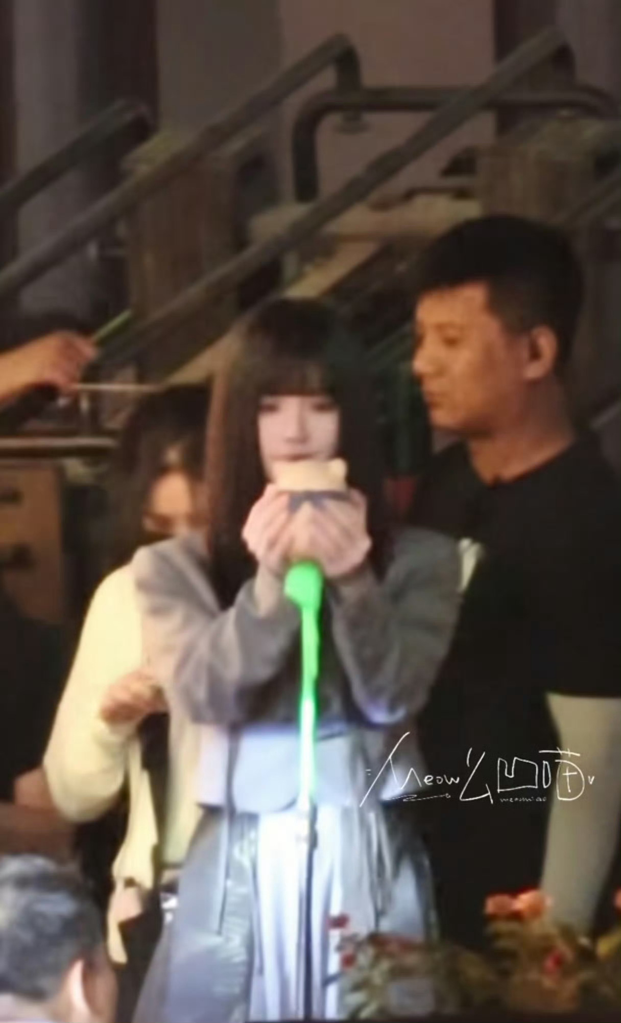 鞠姐的脸好小吧
