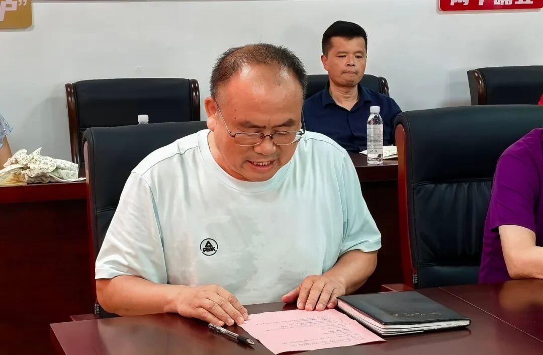 ​江西高安市石脑中学城区校区，7月9日为邓小华、熊林刚、何小泉三位老师举行荣休仪