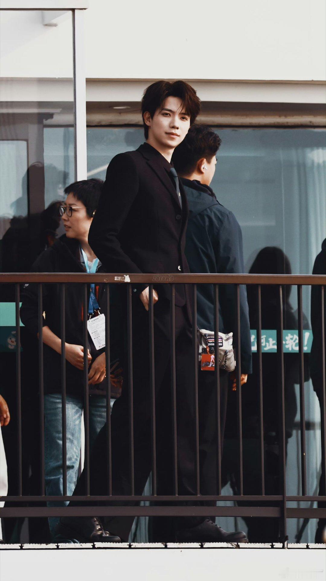 罗一舟澎湖海战 💚欧珀莱青春闪能大使罗一舟 晚安[月亮]一舟✨把爱意写进信里将