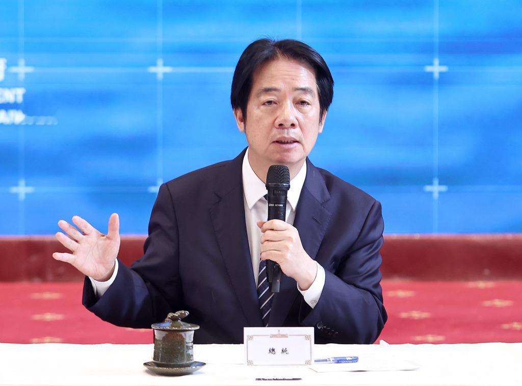 马英九批赖清德把台湾拖向绝境，黄暐瀚：赖把自己在政治上推向悬崖
赖清德26日提到