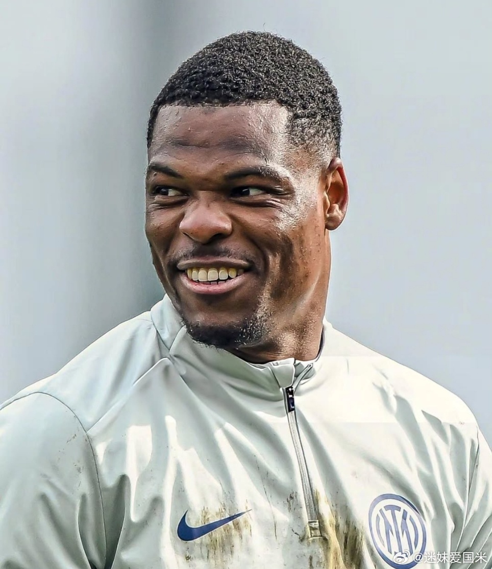 米兰体育报和天空体育都认为邓弗里斯将会首发出场，迷妹很期待！💙🖤😘国际米兰