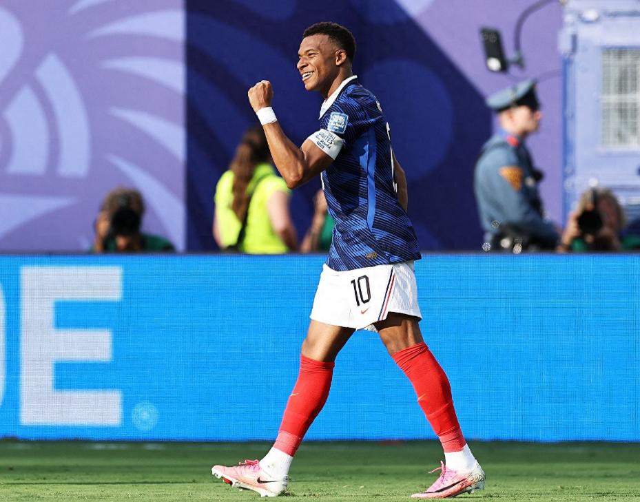 2026美加墨世界杯16强晋级名单持续更新，一夜两场焦点对决，让世界杯的淘汰赛格