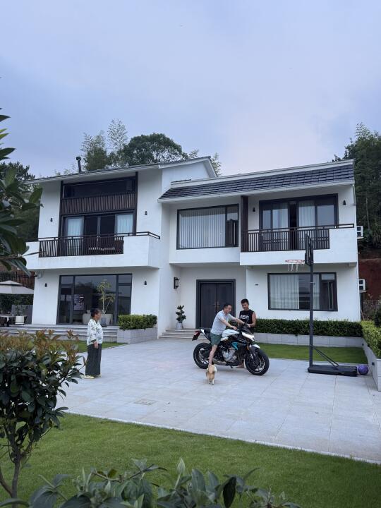 不敢发朋友圈，小孩哥说回村里比旅游还好玩