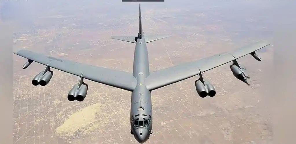 两架美国B-52H战略轰炸机直扑委内瑞拉海岸，最近距离仅70公里。


当地时间