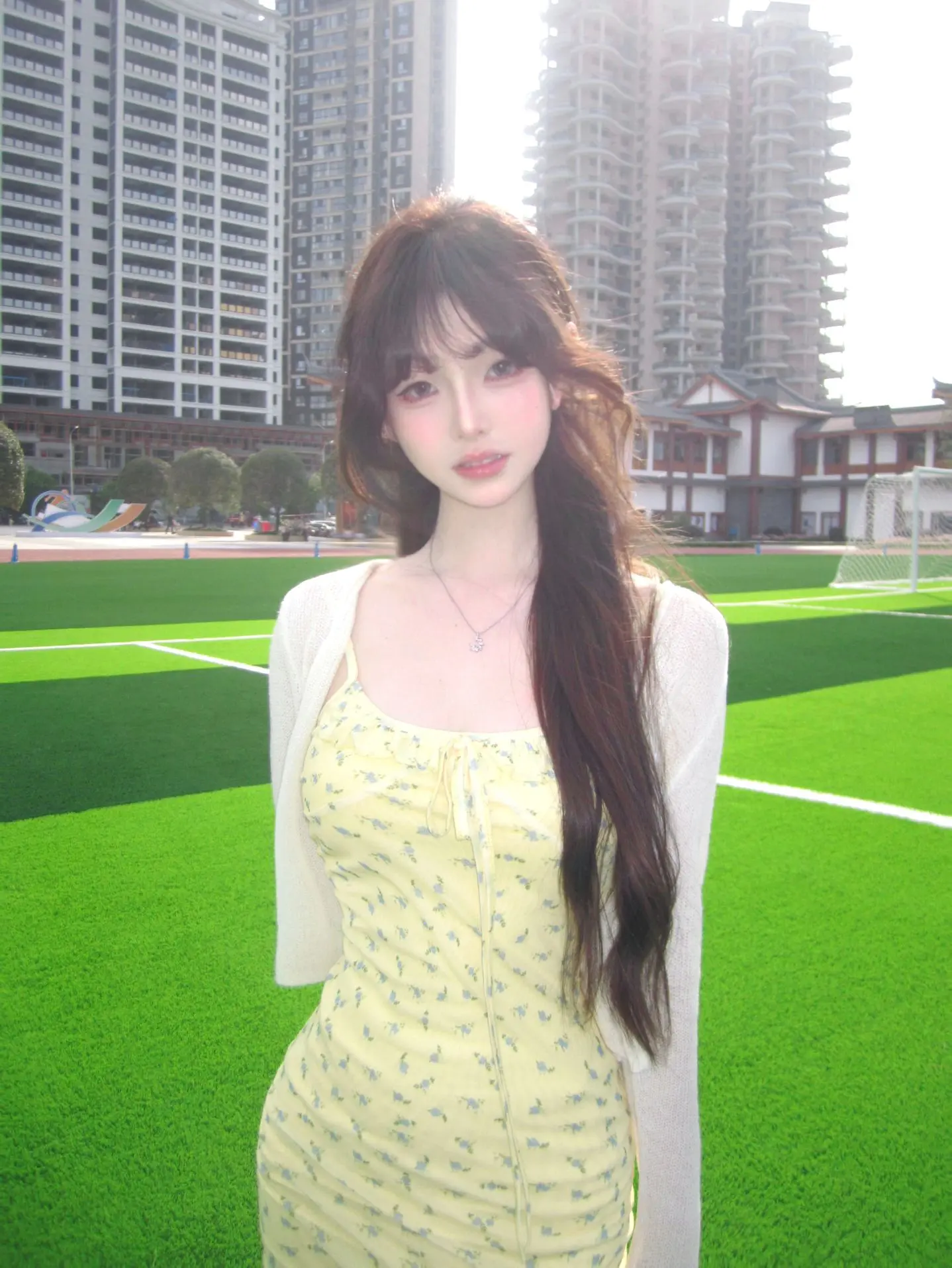 看到你漂亮的眼睛能一直笑 也算我幸福的一种