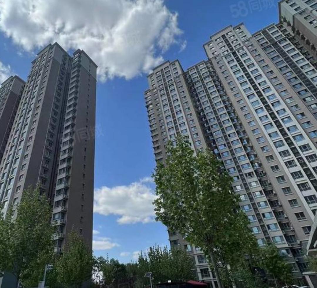大家发现一个怪象没有？那就是你不能大庭广众之下说房价要上涨了，这样马上就会有人不