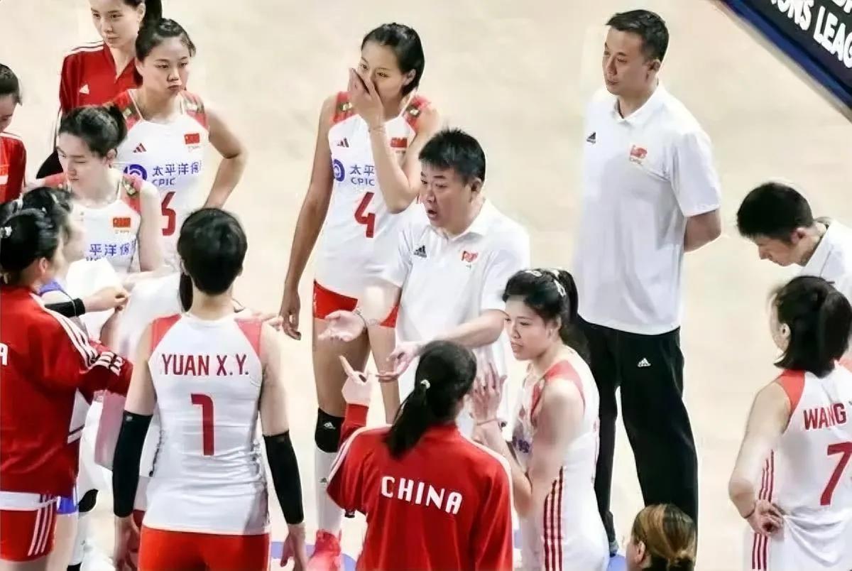 苦等朱婷，一厢情愿

奥运会预选赛前，围绕着朱婷到底是否回归，吵得沸沸扬扬。而排