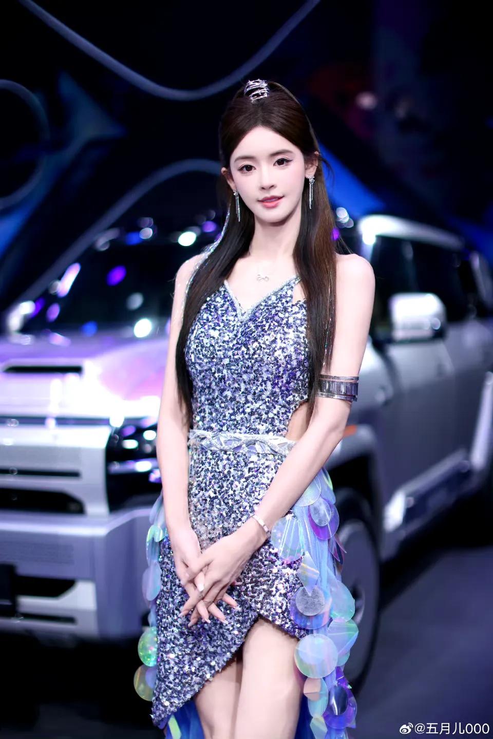 美女车模五月儿真是太让人惊艳了！这个98年的合肥姑娘，凭借1米75的身高和精致巴