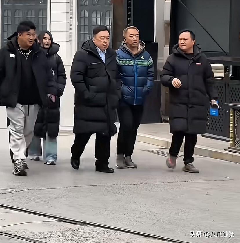 一看到他，就知道要拍港产片了。昔日随便拍的都能卖座，现在认真拍的却不一定能卖座。