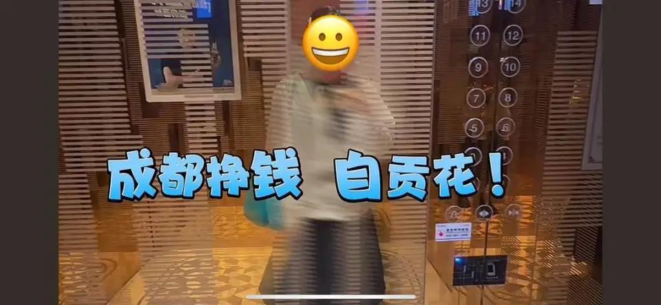 当了4年“都市候鸟”：95后自贡女孩的跨城通勤生存智慧

清晨6点半，自贡的冬日