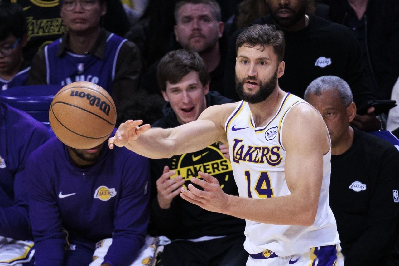 5 分钟狂轰 9 分折叠暴扣也来了这还是克莱伯嘛？克莱伯 湖人vs 开拓者