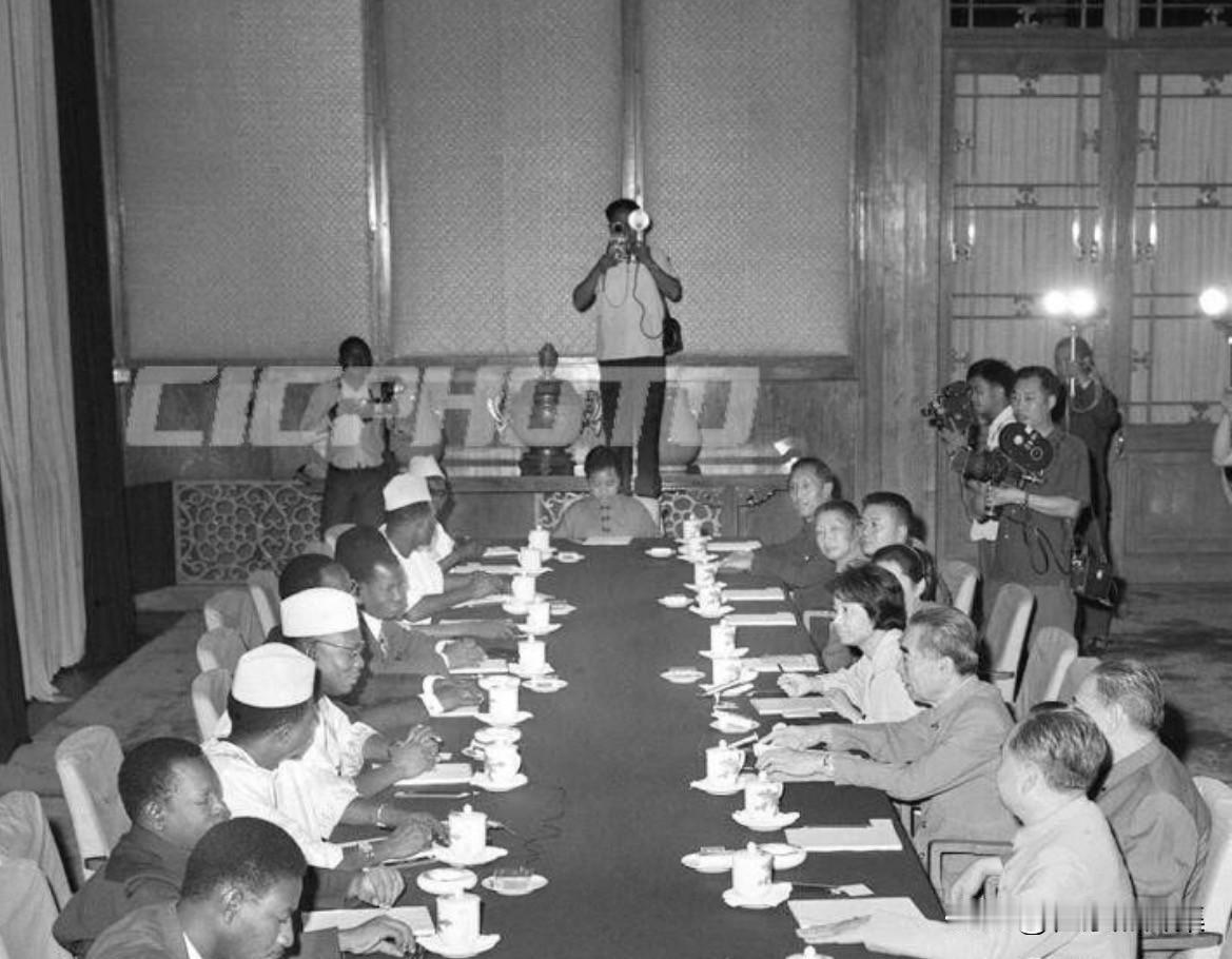 【周总理历史上的今天——6月21日】
1973年6月21日，周恩来总理在人民大会