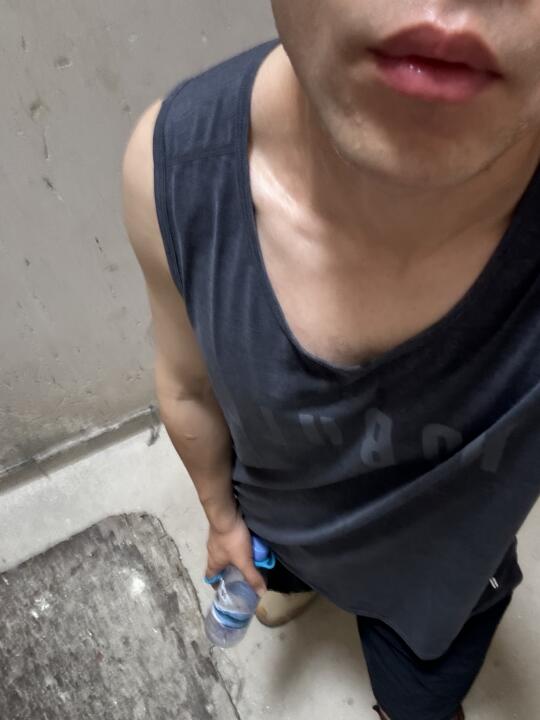 195cm 体育生 有点小麦肤色 少年感