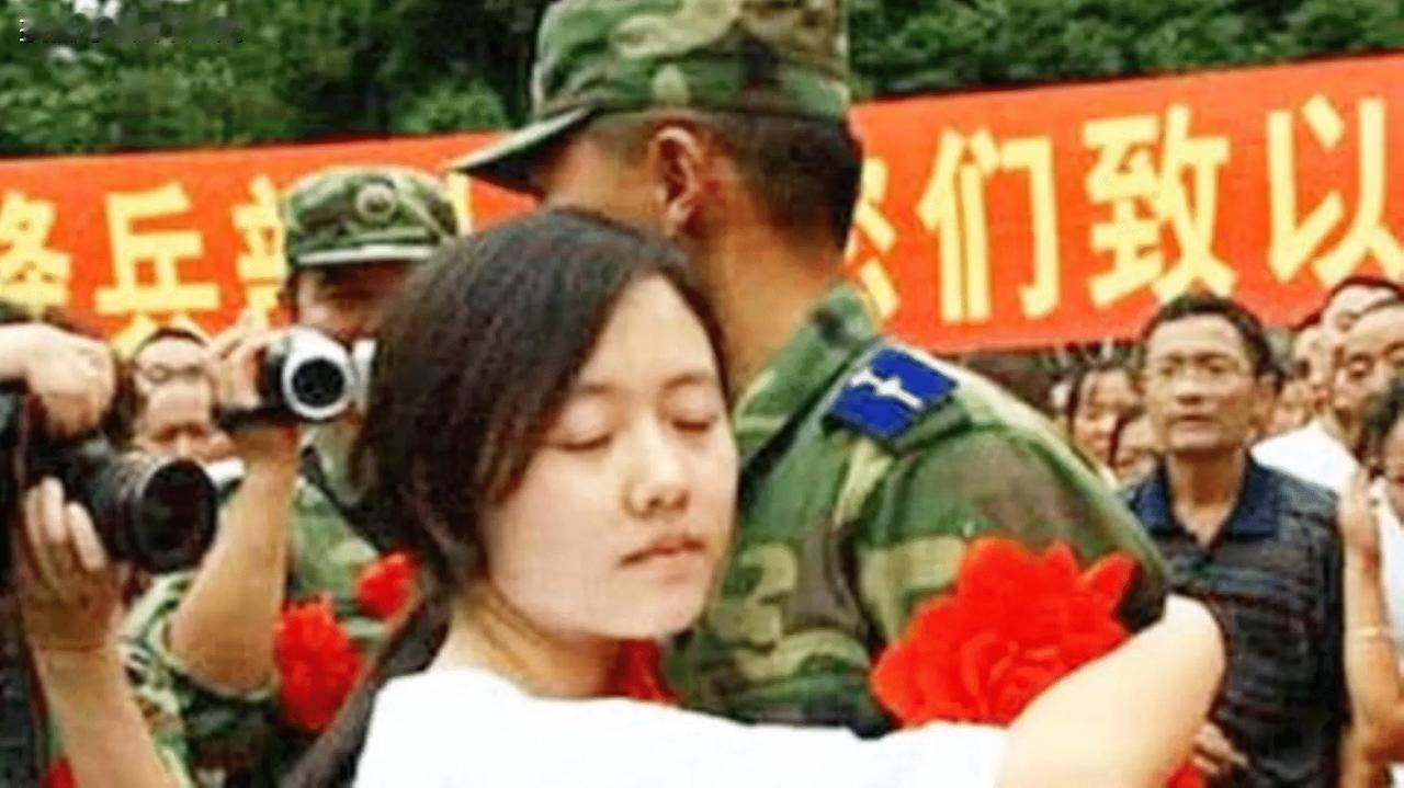 哭死！汶川被救女孩苦等12年，嫁给当年抱她出来的兵哥哥

谁能想到，湖南长沙这场