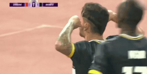 涨见识了！中场哨都吹响2分钟了，裁判又给了对方一个点球！
给了点球就给了吧，对方