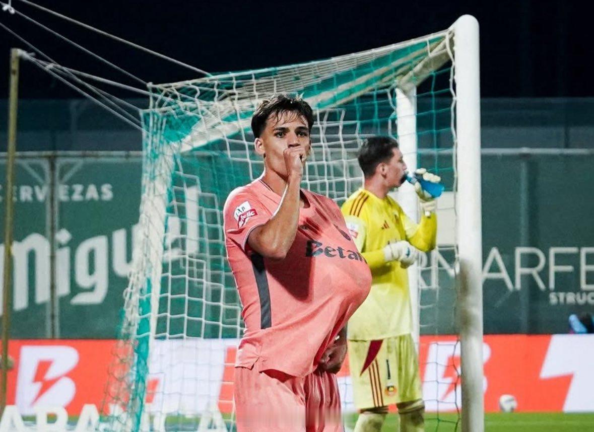 马德里竞技在这一两天里内试图与波尔图谈中场加布里埃尔·维加的转会。但波尔图认为维