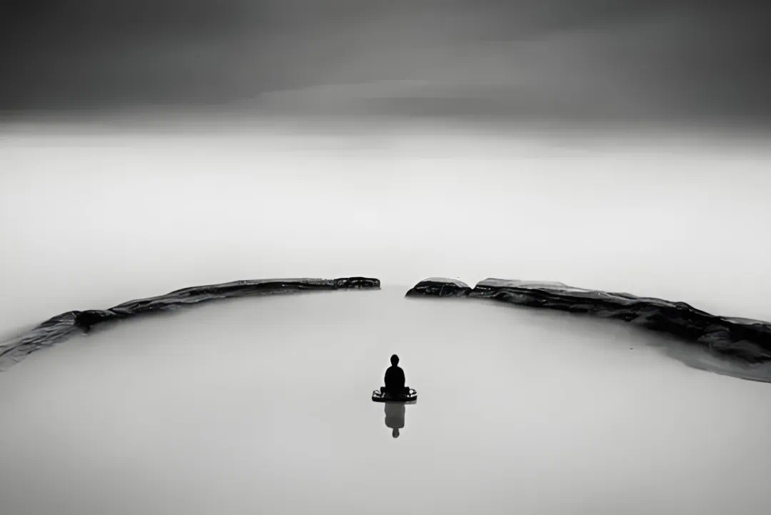 人类把“整体”当口头禅，当虚幻的概念。把“个体利益”当现实，把“自我”当中心。也