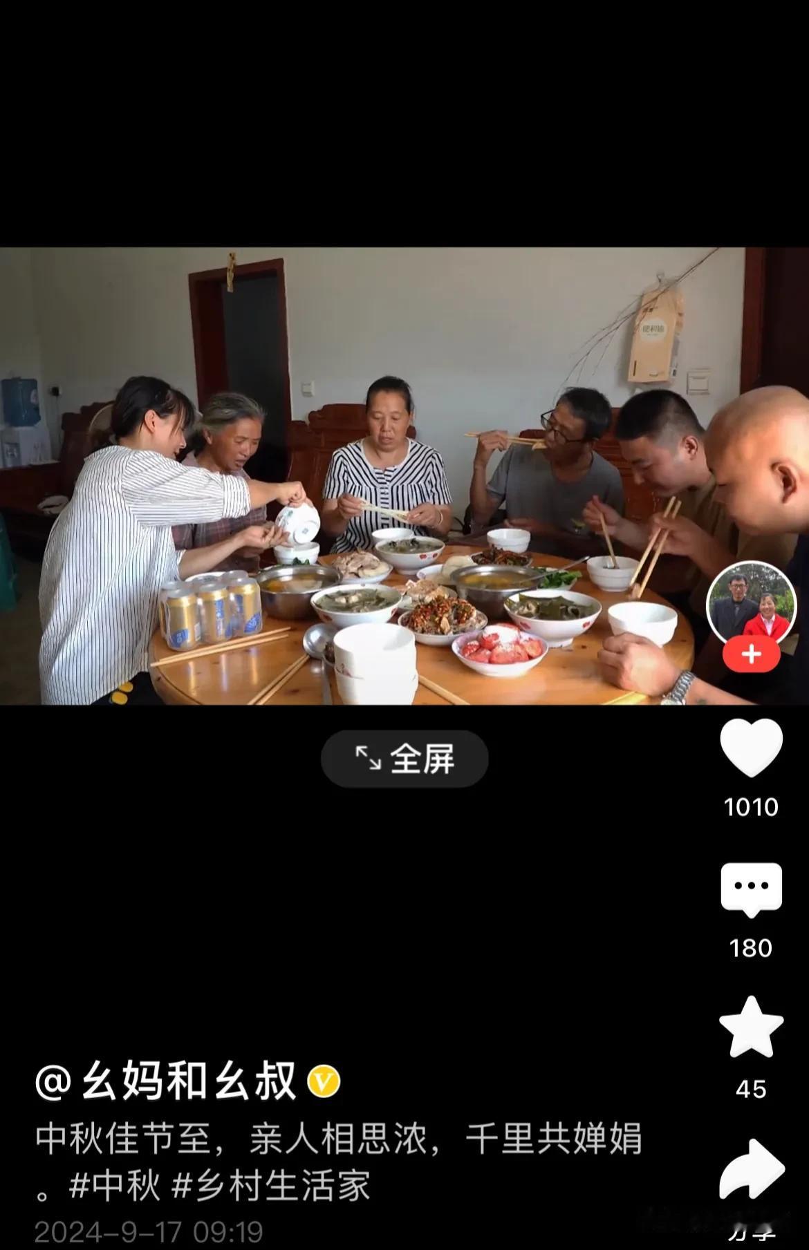 四川泸州的中秋节，家家户户有打糍粑的习俗。
农村四哥打糍粑自己一家人过中秋节，外