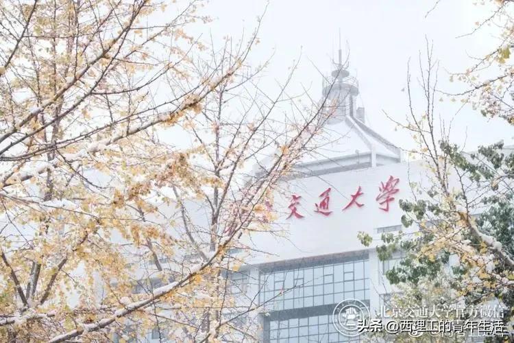 “太感谢张雪峰老师了！”浙江一位家长说，女儿考了628分，给女儿报志愿时候听了好