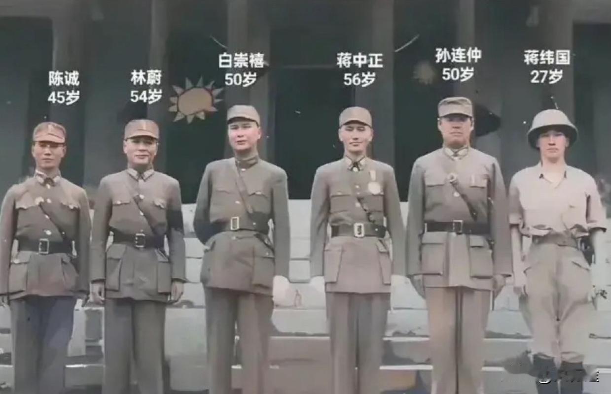 1943年，蒋校长和一众国军精英的合影，里面除了桂系的白崇禧，还有心腹陈诚，以及
